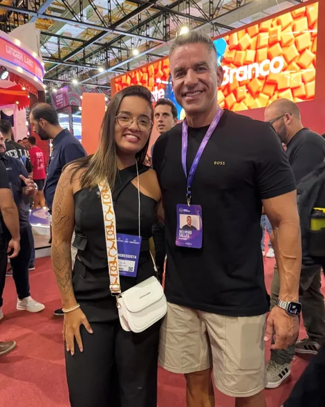 Carol Oliveira com Belmiro Salles no Arnold Sports South America