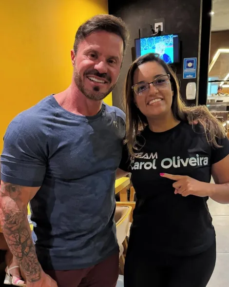 Carol Oliveira com Renato Cariani em Guarujá